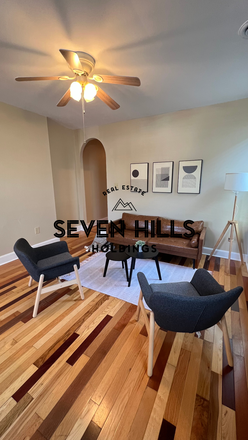 Living Room - 1114 W Clay St House