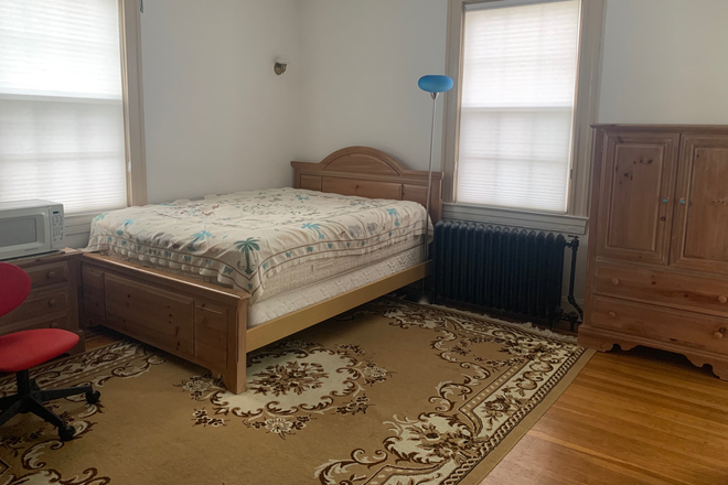 Full size bed and en suite bathroom - Oakenshawe home -- live-in owner