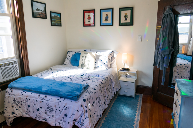 Bedroom - Sunset Road Private Bedroom Sublet Spring 2026 Apartments
