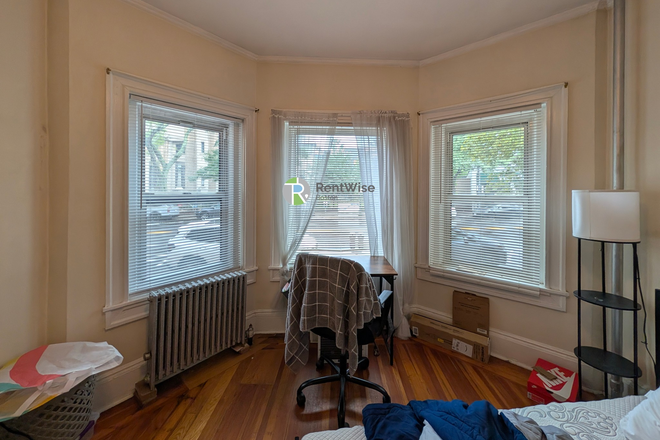 1 - SEPT 2026-Fantastic Coolidge Corner Studio. H/HW inc. No Broker Fee! 1 Month Free! Apartments