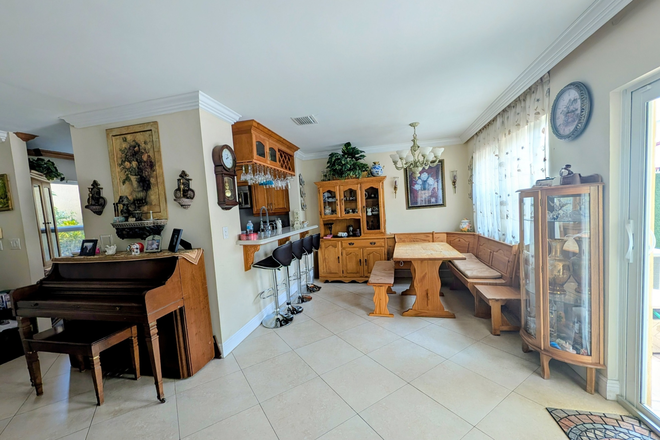 1 - 🎓Premium NSU Housing at gated Poincianna: Peace of mind for parents, a perfect home for students!🏡