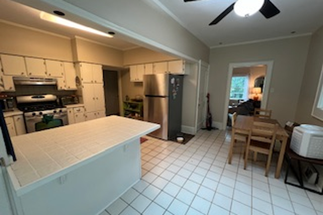 Kitchen - 2 ba, 2 brs, sun room/office, patio, large open eat-in kit House