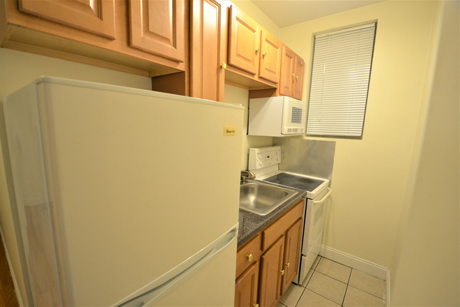 Kitchen - Convenient 2 Bed! Available 9/1/25! *CONTACT NOAH 603-470-8181