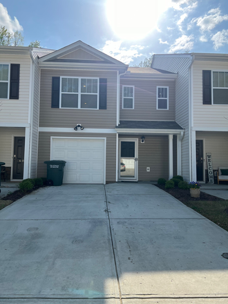 Front - Cozy Room in Newer Townhome - Perfect for Students!