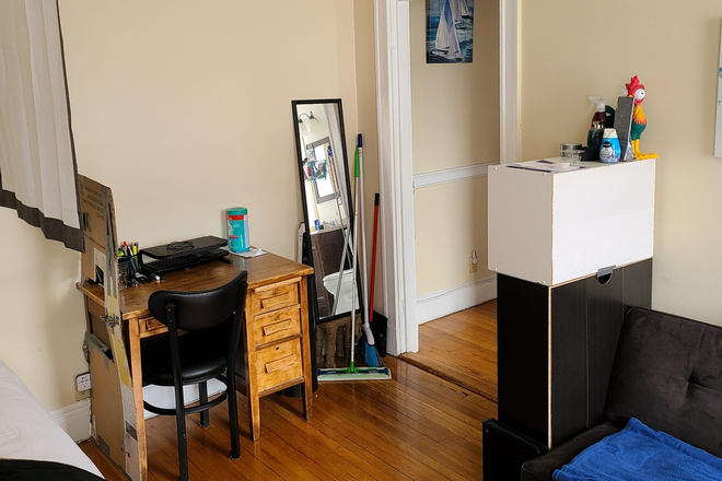 Nice hardwood floors - Packard's Corner apartments with LOTS of laundry, heat and hot water included!