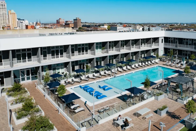 Pool Deck - 20 Midtown