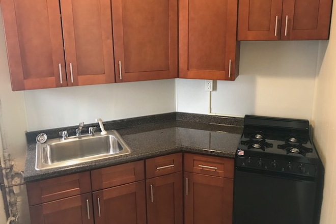 Visit hubrealtyproperties.com - Spacious studio with full kitchen in West campus area Apartments