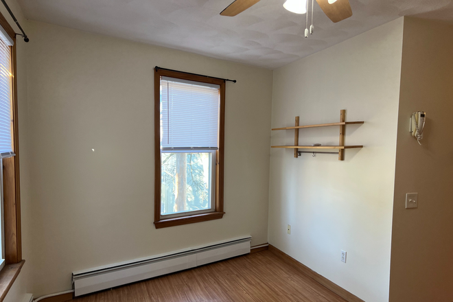 Call NOW for showings! 617-236-8550 - HAMPSHIRE ST - GREAT DEAL IN INMAN SQ! *AVAIL NOW* TRUE 2BR W/ LNDRY IN BLDNG, EQUAL BDRMS, HW INC! Apartments