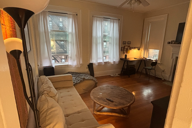Living Room - Apartment close to campus