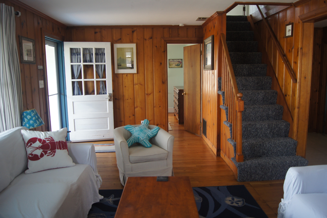 Photo - 4 Bedroom Vintage Beach Cottage, Short walk to Scarborough (not really Eastward look) House