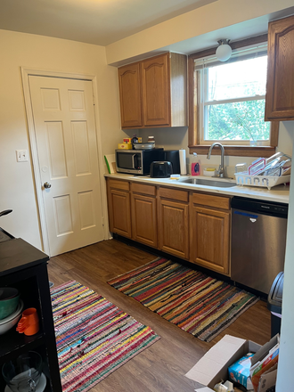 Recently updated kitchen - Walk to UMD - 4 BR/2 Bath $800 per student(Utilities Included) Townhome