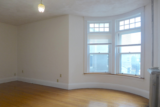bostonrealtyonline.com - Bright Washington Square Charmer with Utilities Included Apartments