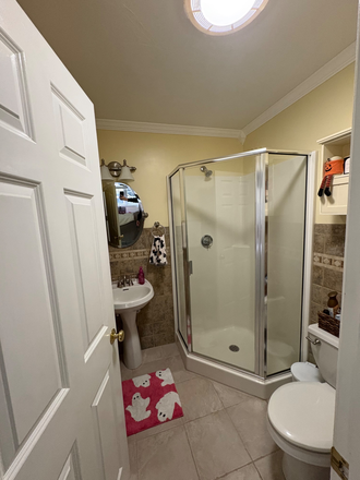 Bath - Large 4 bedroom, 3 Bath Duplex For Rent Duplex