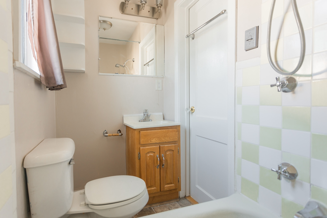 Unit #4 - 1723 15th St. (1 BD/1 BA) Apartments