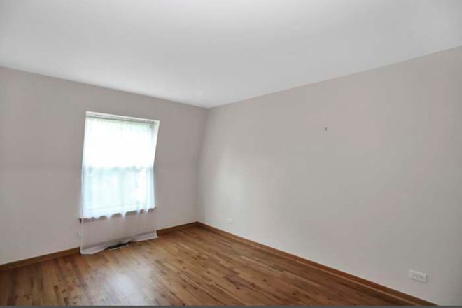 Bedroom - Beautiful 1-bed in a town house at 12xx W Westgate Ter - 60607