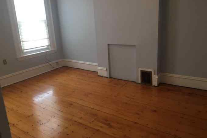 bed - Rooms for rent in fantastic house with 2.5 bath laundry 1200 per person