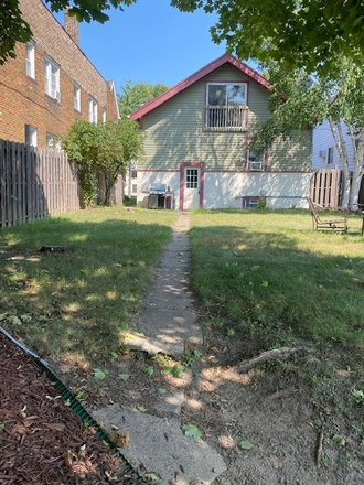 Alley View - Updated 4 BR, 2 BA. Prime location on Grand Ave. House