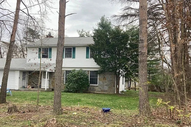 Front - 4 bed 2.5 bath AVAILABLE July 15th.