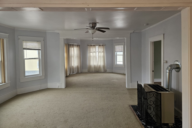Living room - FALADE'S PROPERTY