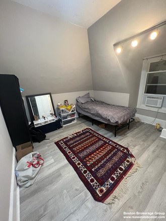 bedroom - Bedroom in 7 Bed 2 Bath Apt!