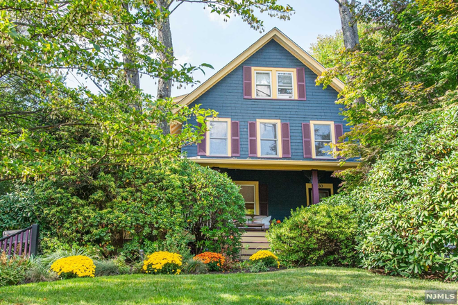 Exterior - 1 BR 1 BA All Utilities Included Walk to MSU + Train to NYC Duplex