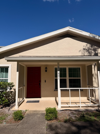 Front Door - Townhouse close to campus in Raintree Manor