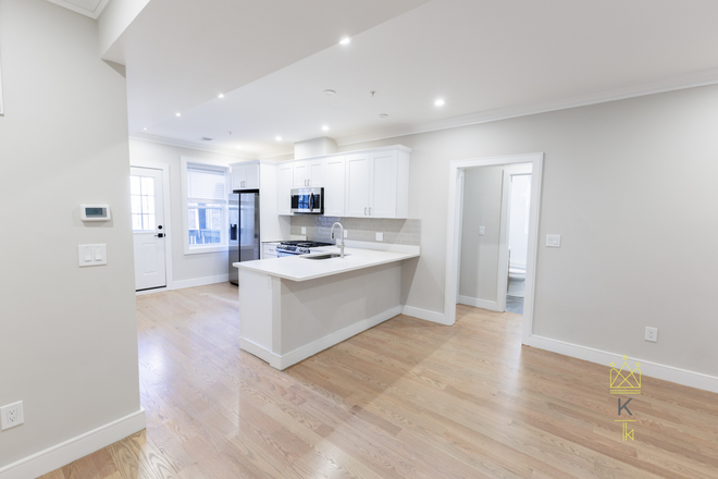 kitchen - Stunning renovated Brighton 3 bedroom with in unit laundry