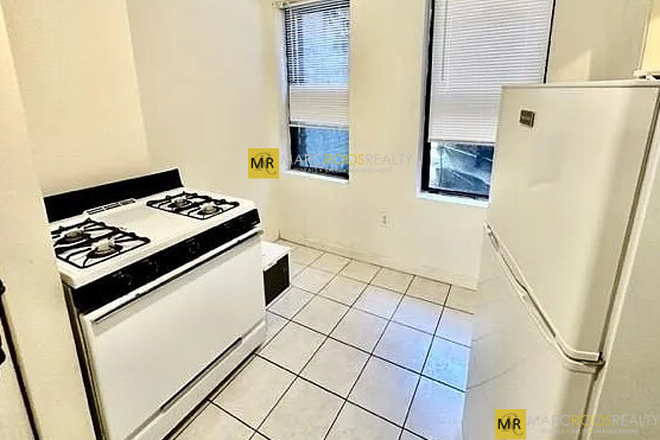 Call NOW for showings! 617-236-8550 - CHARTER ST - *HALF FEE* CHARMING STUDIO NEAR NORTH END WATERFRONT *AVAIL NOW* W/ LNDRY IN BLDNG Apartments