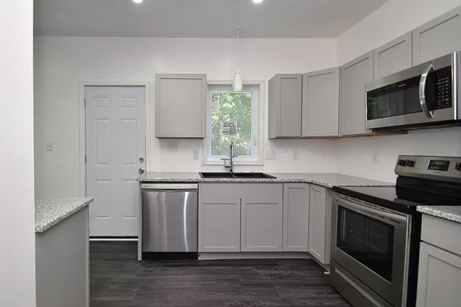 Kitchen - University Heights House on 120th – Location Meets Lifestyle