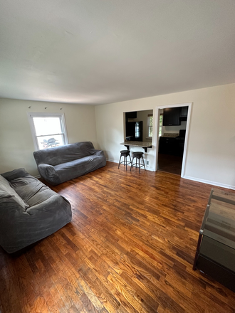 Common rom from front door - OxVegas: 5 large Bdrm, 2 bath, partially furnished house; on-site laundry