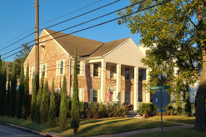 Beautiful Downstairs Unit - Beautiful Rice Village 3 BR, 3 Bath + Additional Office/game room. House Few Blocks from Campus