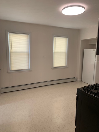 kitchen - Newly Renovated 1st floor with large back yard in Fox Point Apartments