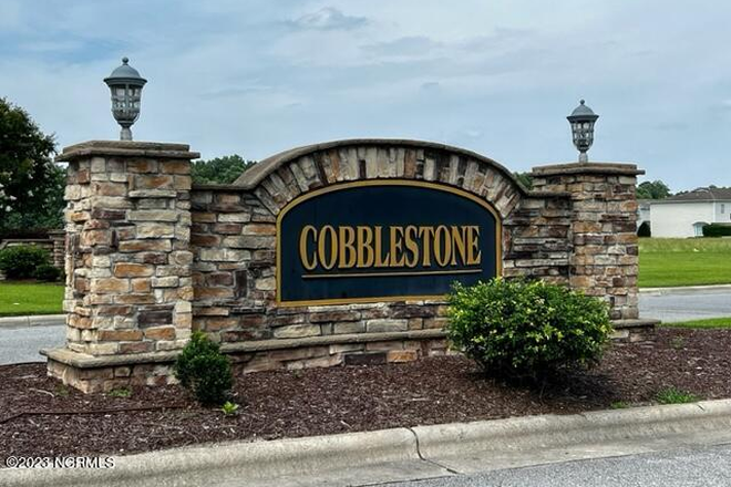 entrance - Duplex close to medical/dental school