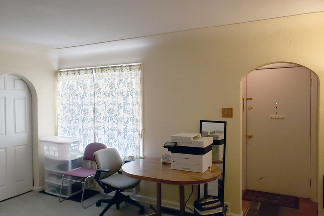 Living room - ►🏠Furnished suite in a 3-Bedroom Duplex - Female Roommate Needed- 10 mins' walk to DU Duplex