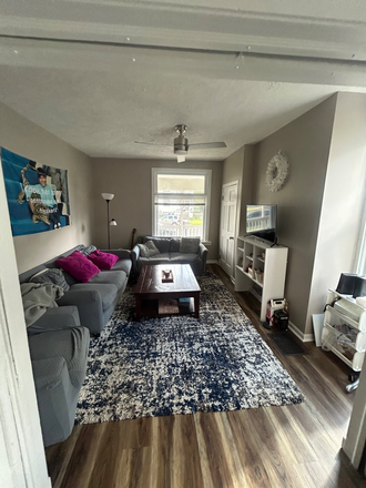 Living room - 1928 Hudson Ave. House