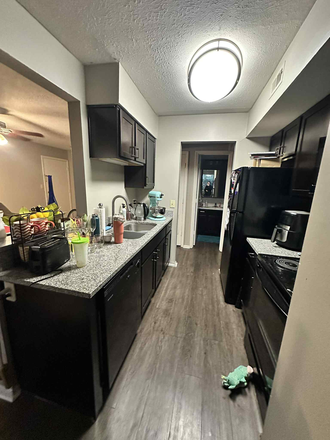 Kitchen - Salem Courthouse Apartments