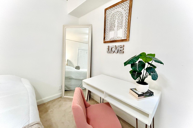 Bedroom - Private Room - Great Location - Well-Furnished - Marta Bus House