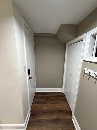 Foyer - Comfy, fully furnished 1 bedrm/1bath utilities included just 4 blocks from John Hopkins Hospital Duplex