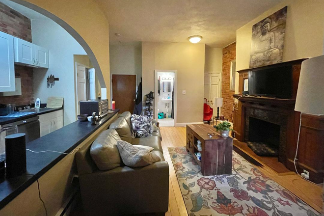 LIVING ROOM/KITCHEN - NO BROKER FEE! SPACIOUS AND UPDATED BACK BAY ONE BDRM APT AT 160 SAINT BOTOLPH ST. AVAILABLE 9/1/26