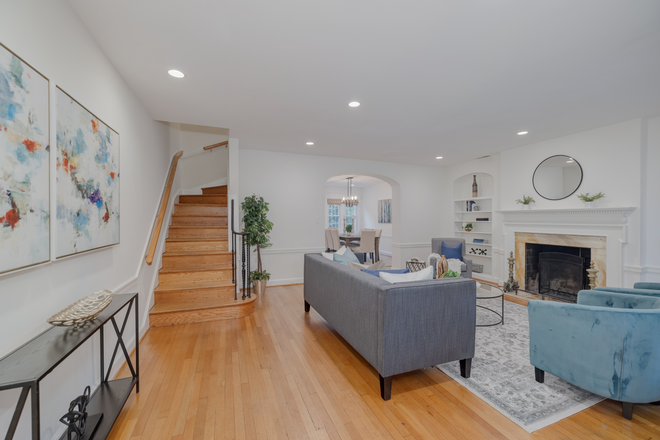 View from entrance - Charming townhouse with 6 bedrooms steps from Georgetown University