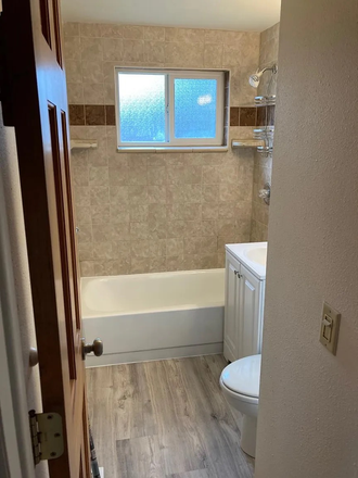 Bathroom - Martin Acres Close to Campus House