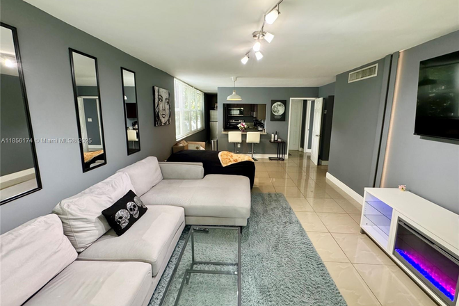 Elegant Living Room! - Perfect Place for Roommates or Singles! Everything included!!!