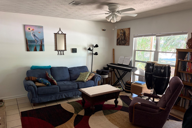 living room - 1 bedroom in 3 bedroom house. just north of university ave.