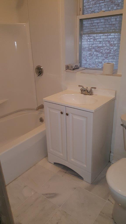 Hub Realty - Front facing renovated studio with dishwasher