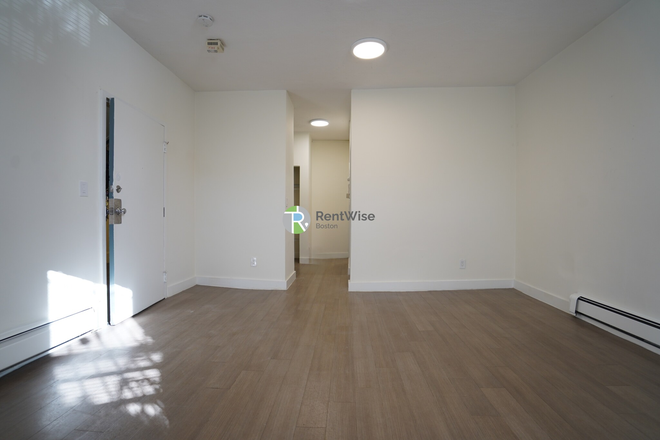 1 - NOW 2025: South End. Studio. Laundry. Heat/Hw Inc. Apartments