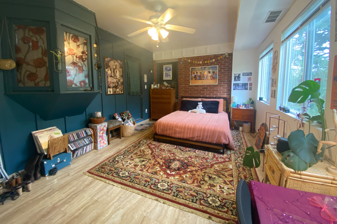 Entrance to the room from the inside (see door on blue wall) - Private Entrance 1 Bd Near Will-Vill (Female only)