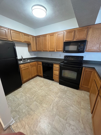 Kitchen - Cascades Pointe Apartments