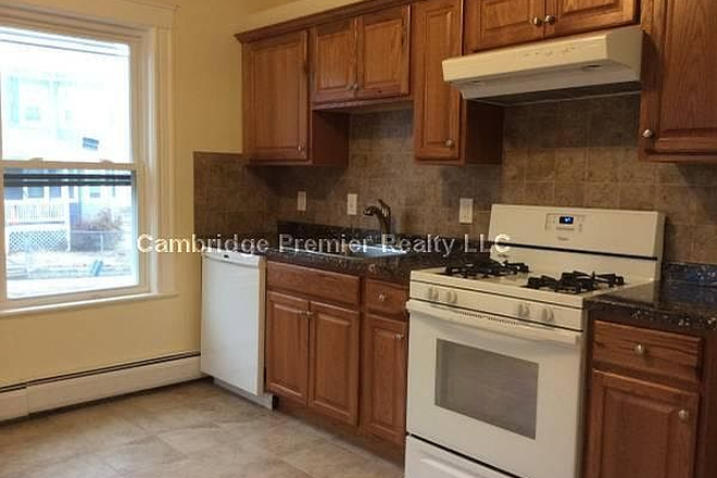 Kitchen - Spring 2026 Apartment w/ Fully Furnished Basement & Parking! Close to upper campus/picante