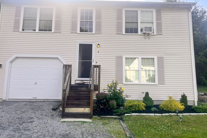 Outside view - 8 Salem Trail Narragansett, RI 02882 House