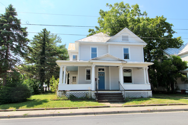 Front of house - Live downtown 4 bedroom 2 bath home for rent